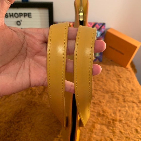 💯 Authentic LV Epi Leather Saint Jacques - Picture 10 of 16